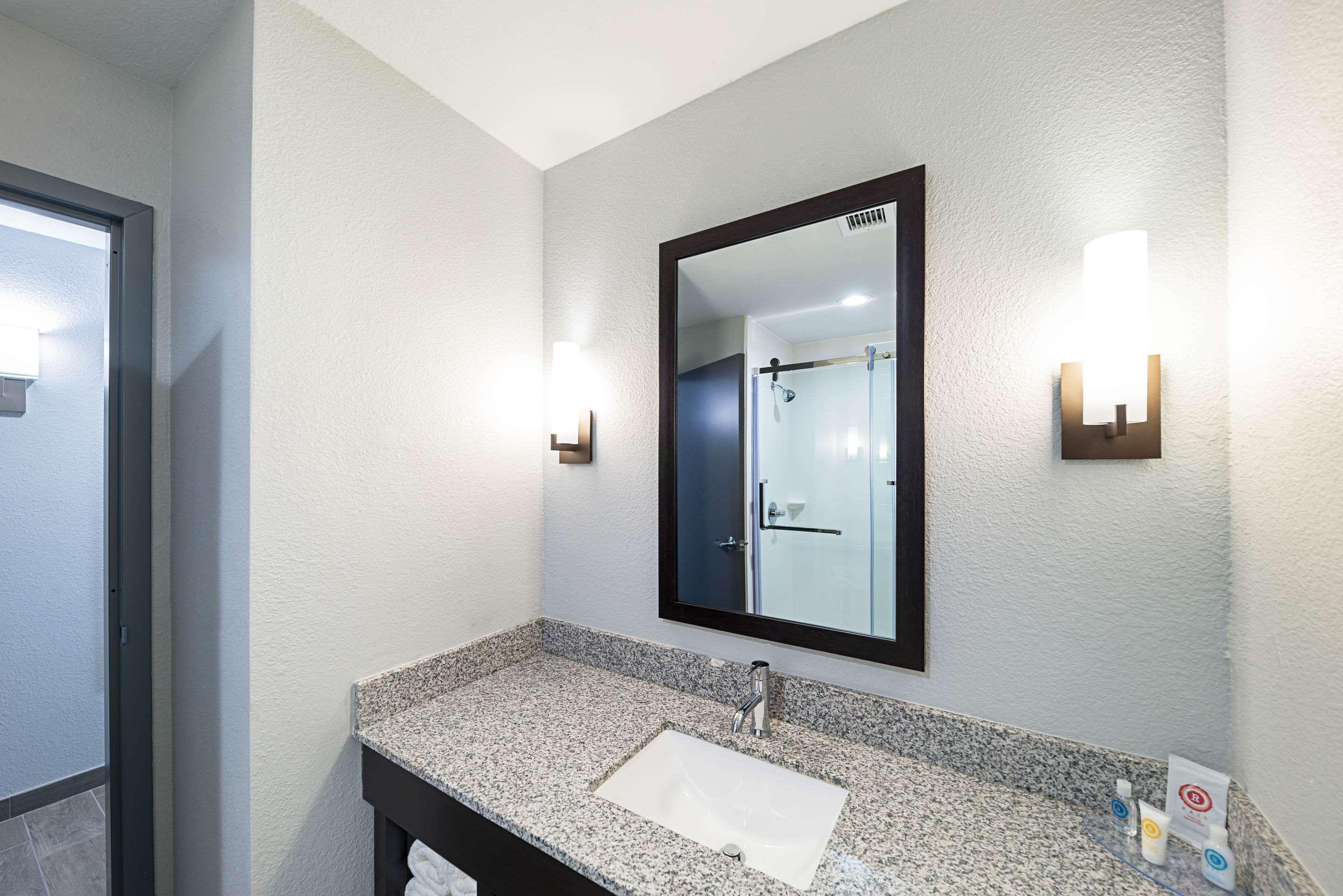 Comfort Inn & Suites Oklahoma City Near Bricktown Экстерьер фото